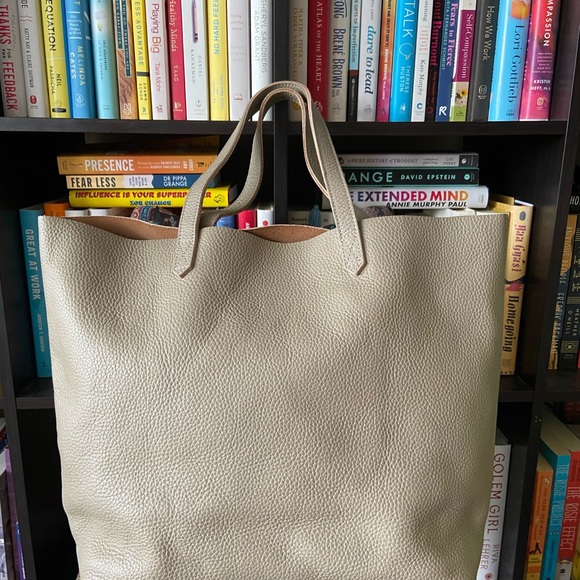 🌸SOLD🌸 Cuyana Classic Leather Tote in Stone - Excellent Used Condition - Picture 2 of 8